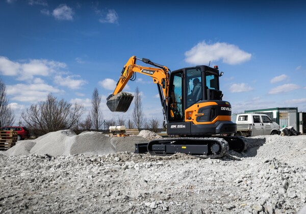 DEVELON_DX55R_action_25.jpg